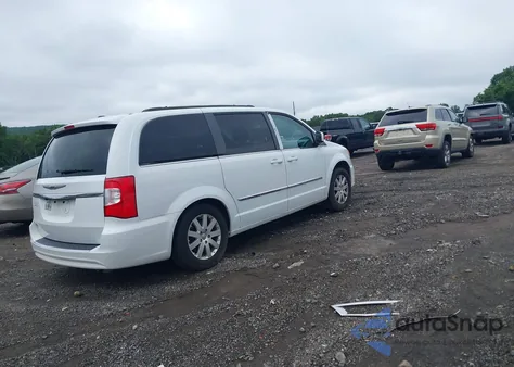 2016 Chrysler Town & Country Touring z USA, uszkodzony, nr VIN 2C4RC1BG8GR299493